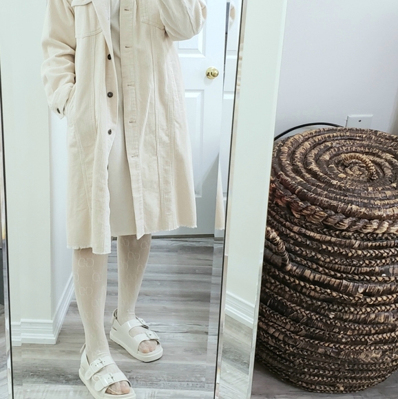 ***SOLD***100% Authentic Gucci Isla Buckled Rubber Sandals White Sz 38 - Picture 11 of 11